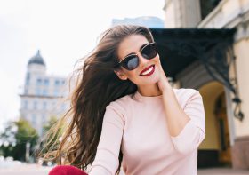 Okulary przeciwsłoneczne Polaroid dla kobiet: elegancja i ochrona